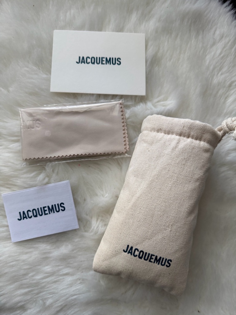 New! Jacquemus Black Frame Sunglasses with Brown Lenses - Picture 12 of 12